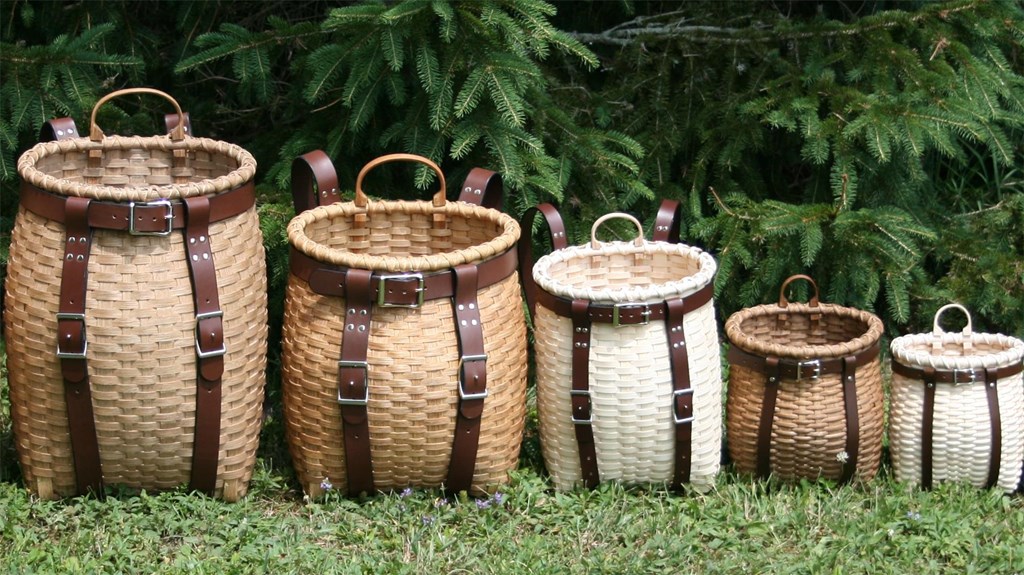 https://www.hawkmountain.org/data/uploads/media/image/Adirondack-Basketry-Adirondack-Pack-Baskets-Mountaineer-to-Munchkin-with-leather-harnesses-Linda-Scherz-7.5.2018-IMG-0163.jpg?w=1024