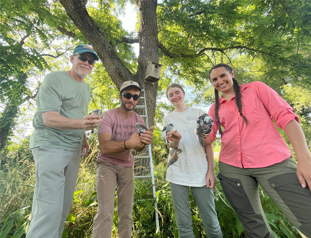 Raptor Field Techniques group photo with banded birds